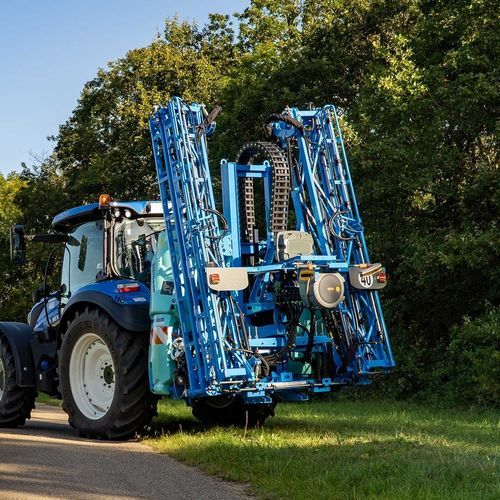Mounted sprayer - HERMES BLUE - BERTHOUD - hydraulic / folding arms / with piston pump