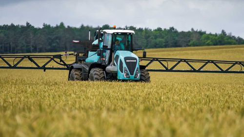 Self-propelled sprayer - RAPTOR - BERTHOUD - hydraulic / folding arms / pneumatic