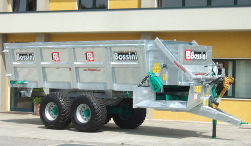 Towed manure spreader - SBP/L BIG - BOSSINI s.r.l. - horizontals beaters / 2-axle