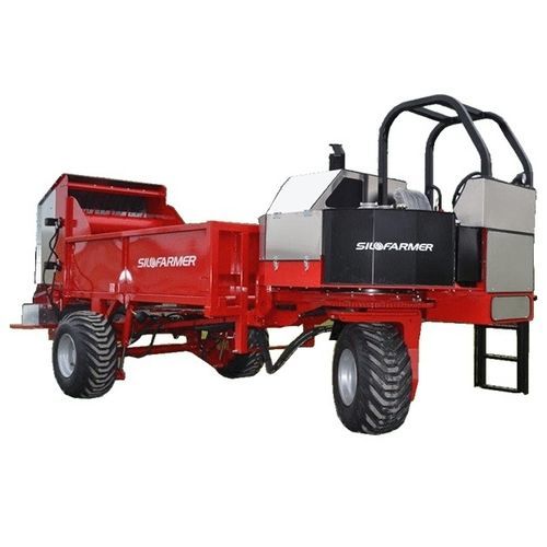 Selfpropelled straw blower DPCA series Silofarmer bedding / for