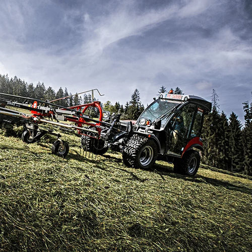 Slope tractor - GRIP4-75 - F.X.S. Sauerburger Traktoren und Gerätebau GmbH - mechanical transmission / 4-cylinder / compact