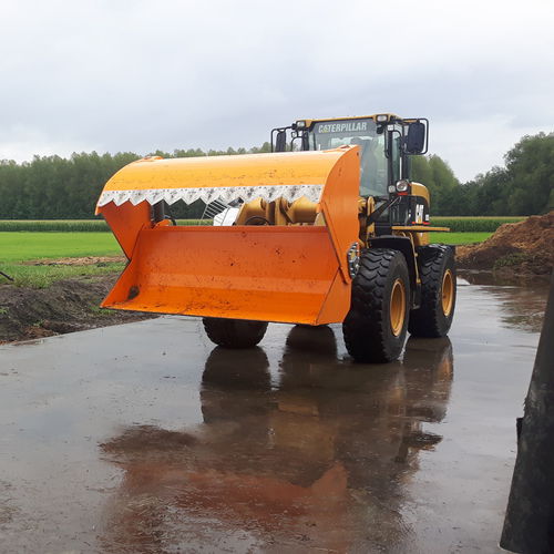 Feeding silage cutter - KHL Series - Flingk Machinebouw B.V. - mounted