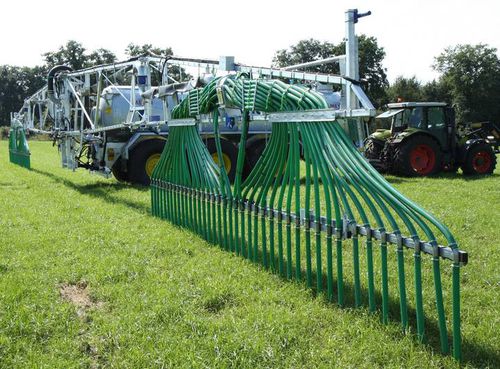 Sludge spreading boom - DoubleSwing - Hugo Vogelsang Maschinenbau GmbH - drip hose