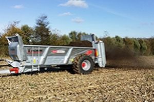 Towed muck spreader - M850, M1050, M1250 - PICHON - verticals beaters / single-axle