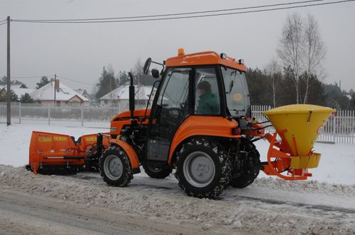 4-cylinder tractor - 320AMK - Pronar Sp. z o.o. - 3-point hitch / front PTO / 4 wheel drive