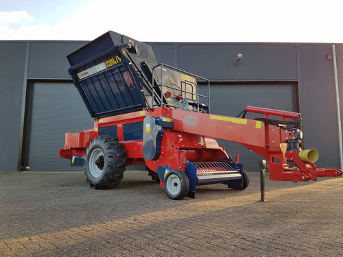 Wheat thresher -  Double Master IV - Sweere Agricultural Equipment - bean / towed / PTO-driven