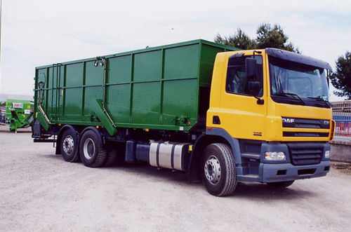 Cattle automatic feed distribution unit - TATOMA - self-propelled / hopper
