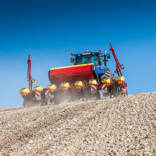 Pneumatic precision seed drill - Tempo F 6-8 - VÄDERSTAD GmbH - 6-rows / 8-row / towed