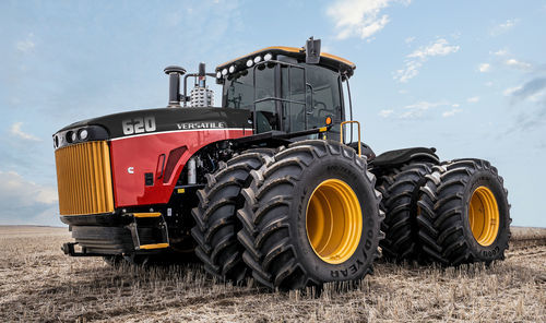 Tracked tractor - 530 - Versatile - with cab / 4 wheel drive