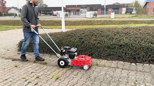 Walk-behind sweeper - WKB 330 Locin - Westermann GmbH & Co. KG - groundcare / for barns / aligning