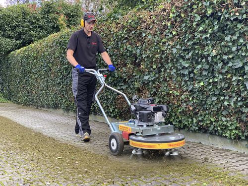 Walk-behind sweeper - WKB 660 Honda - Westermann GmbH & Co. KG - for barns / aligning / snow removal