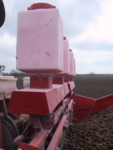 Mounted nutrient applicator - ZINGER Mechanisatie BV - ZIBO Holland - anhydrous / lime