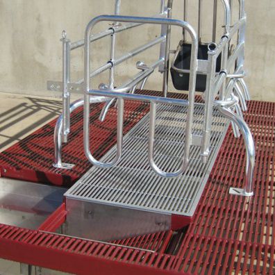 Anti-crush protection farrowing stall - Evoteck s.r.l.