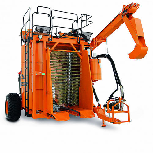 Coffee harvester machine KTR 3500 Jacto Inc. selfpropelled