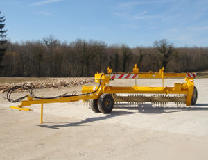 Stone rake - Pierres et Cailloux sas - rotary / side delivery