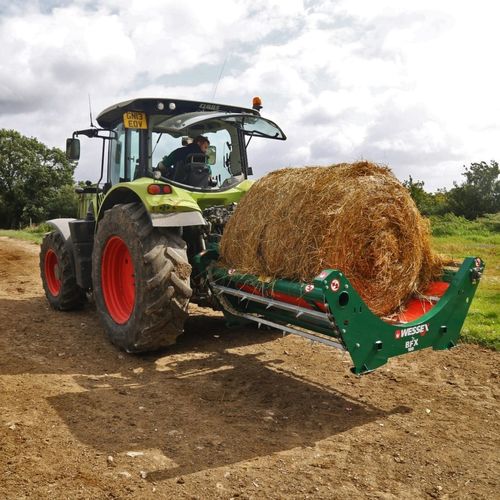 Mounted bale unroller BFX180 Wessex International feeding