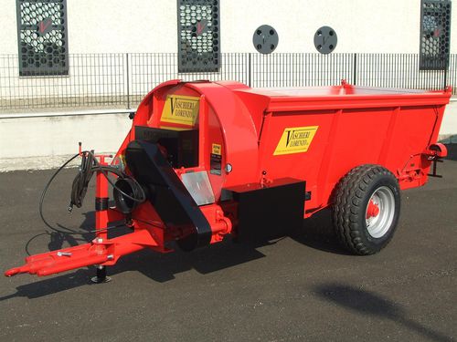 Towed manure spreader - L/35-C - VASCHIERI LORENZO Srl - verticals beaters / single-axle