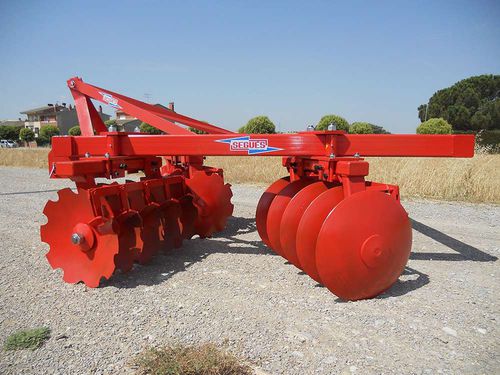 Mounted disc harrow - GT series - MAQUINARIA AGRICOLA SEGUES, SL - 3-section / 3-point hitch / for vineyards