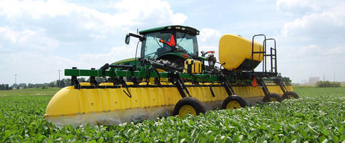Folding arms sprayer - 642 - Willmar Fabrication, LLC - hooded / 3