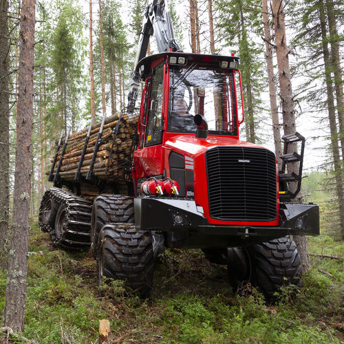 Compact forestry forwarder - 825TX - Komatsu Forest AB