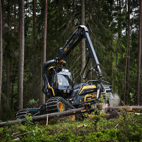 Rubber-tired forestry harvester - SCORPION GIANT - Ponsse AB - with crane / slope