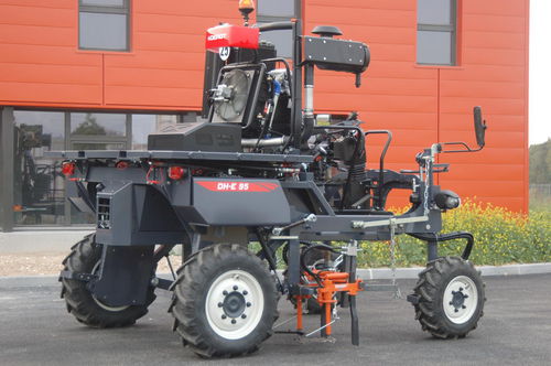Straddle tractor - DH-E 95 - Derot - hydrostatic / vineyard / with cab