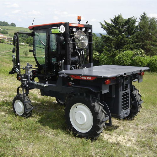 Straddle tractor - DMS 130 - Derot - hydrostatic / vineyard / with cab
