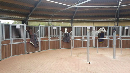 equestrian barn - Kraft