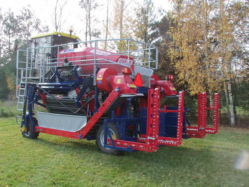 Raspberry harvester machine - OSKAR 4WD - JAGODA JPS Agromachines