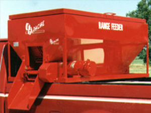 Cattle manual feed distribution unit - apache - hopper