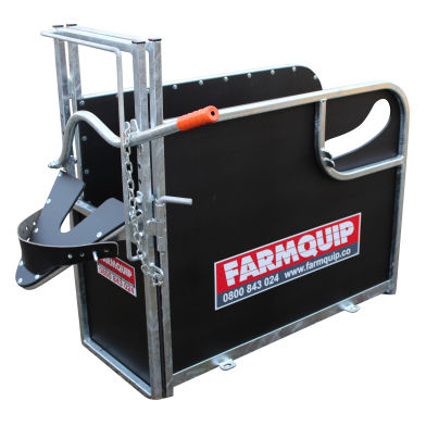 Calf squeeze chute - Calf Dehorning Bail - farmquip - for dehorning
