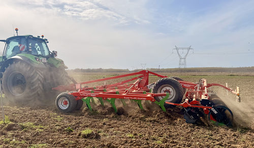 Towed field cultivator - SuperTILLER | QUATRO - Vomer - mounted / folding / with hydraulic adjustment
