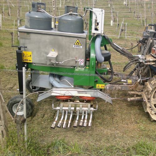 Thermal weeder - PFVII FR4 - M.M.E - mounted / vineyard
