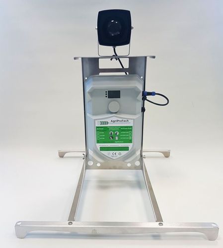 Acoustic scarer - AviTrac® 18M - AgriProTech - for birds / electronic / with solar panel