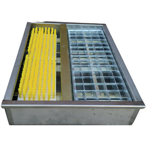 Footbath for livestock buildings - PEDIMAXX  - ECODIS FRANCE - with brush