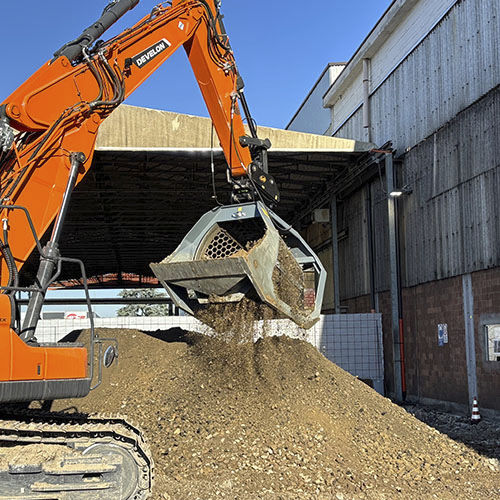 Screening shovel bucket - CBR 18 - CM SRL - construction site / for recycling / multi-purpose