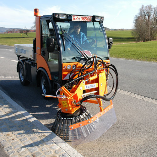 Brush weeder - FWK702 - FIEDLER Maschinenbau und Technikvertrieb GmbH - mechanical / mounted