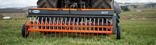 Hopper seed drill - UM 6025 - Underhaug AS - grass / with harrow
