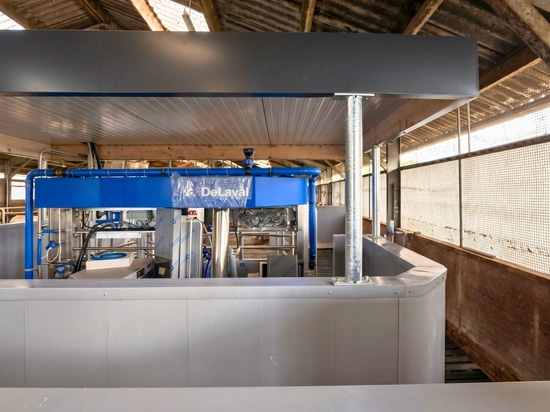 Vergeer Dairy Farm: Milking Robot Rooms with Combiboard Zeta 175mm
