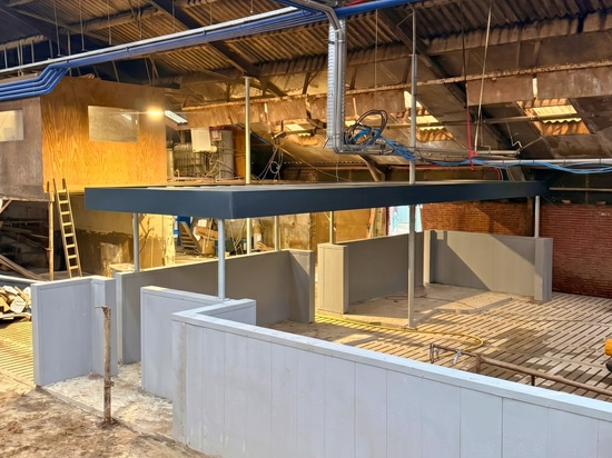 Vergeer Dairy Farm: Milking Robot Rooms with Combiboard Zeta 175mm