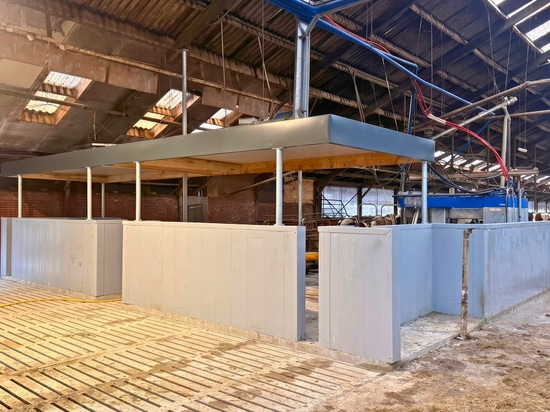 Vergeer Dairy Farm: Milking Robot Rooms with Combiboard Zeta 175mm