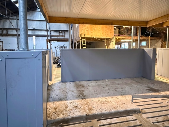 Vergeer Dairy Farm: Milking Robot Rooms with Combiboard Zeta 175mm