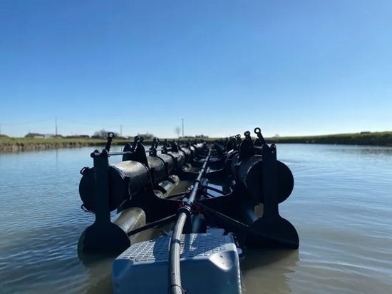 A row of Seaducer's Roll’Oyster modules in a pond