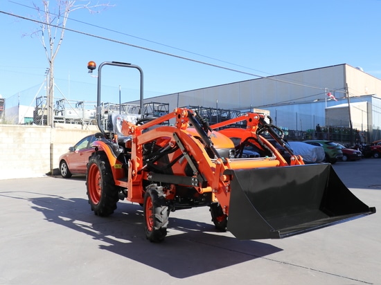 TRACTOR 25 HP