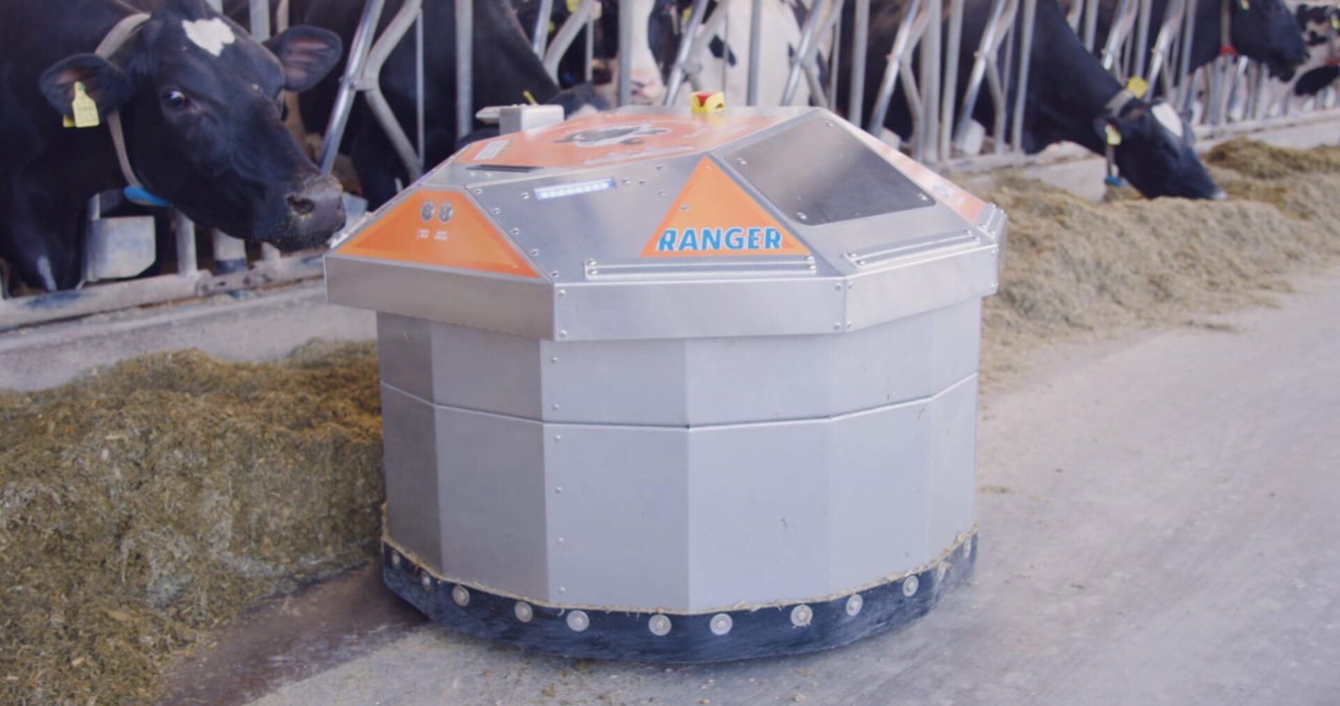 Spingiforaggio Robotizzato BouMatic Semovente spingiforaggio-robotizzato-boumatic-semovente