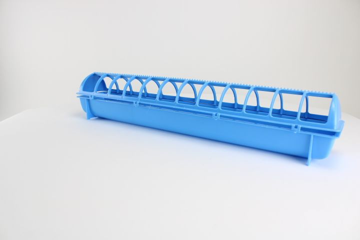 Mangiatoia per pollame in plastica con gancio