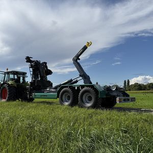 rimorchio con braccio di sollevamento a gancio