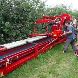 scuotitore per alberi trainato