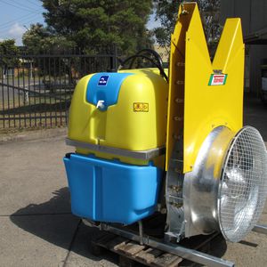 nebulizzatore atomizzatore montato su trattore