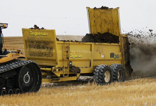 Spandiletame trainato - M series - Degelman Industries Ltd. - a rulli orizzontali / a 2 assi
